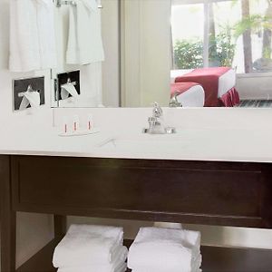 King Room Mobility or hearing accessible